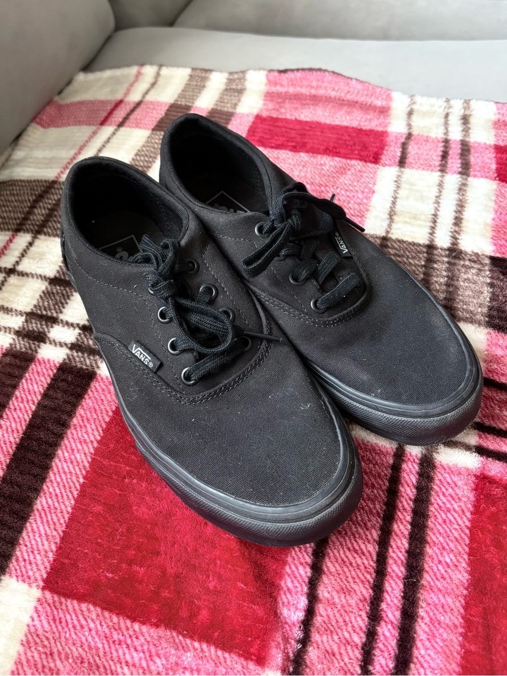 Women’s Vans Black Canvas Low-Top Sneakers
